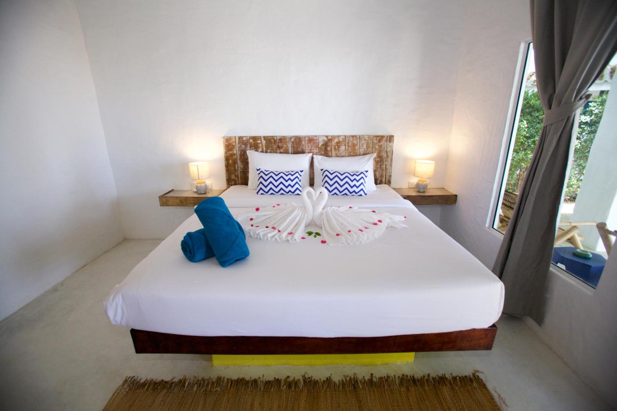 Lime N Soda Beachfront 3* Thong Sala