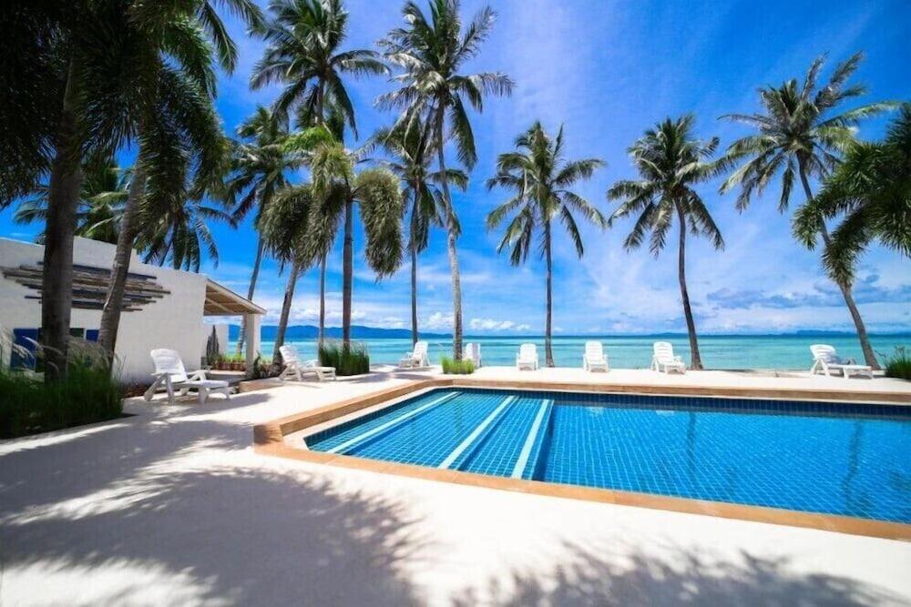Lime & Soda Beachfront 3*