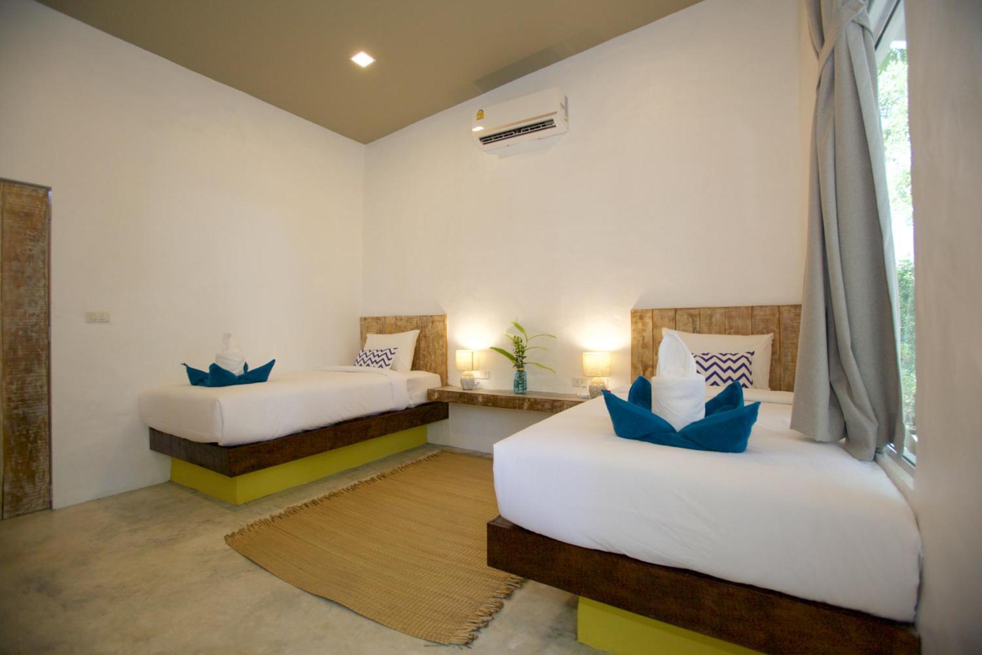 Resort Lime & Soda Beachfront