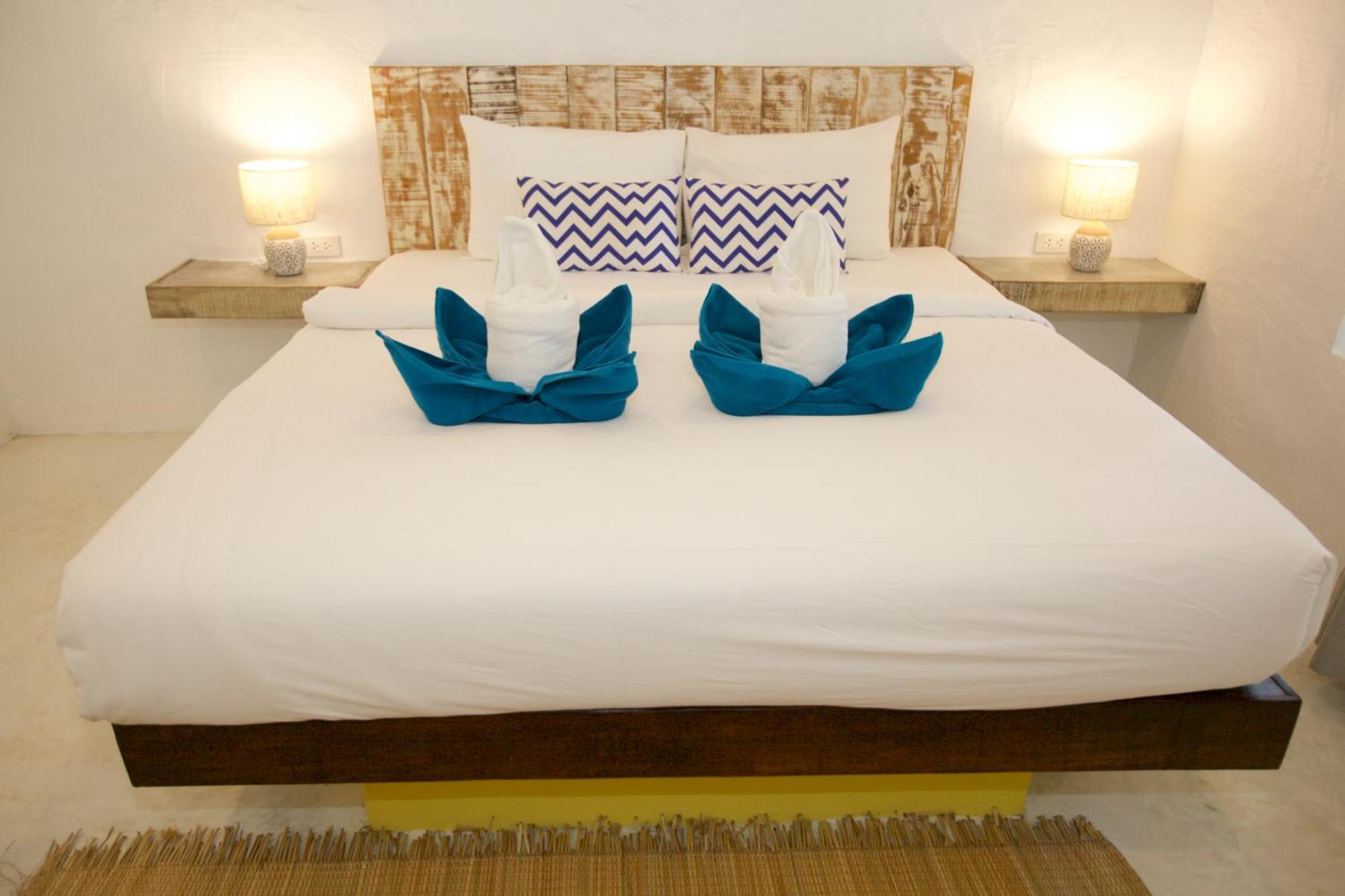 Resort Lime & Soda Beachfront