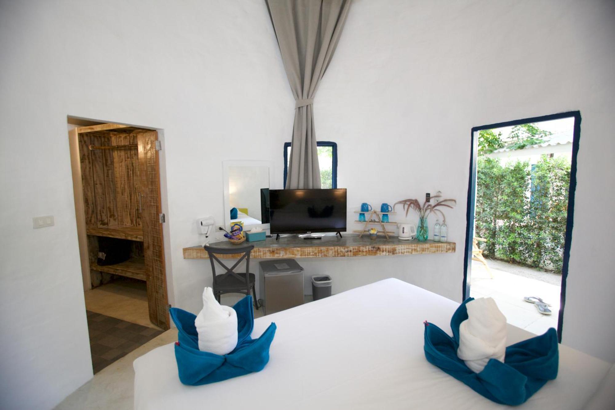 Resort Lime & Soda Beachfront 3*