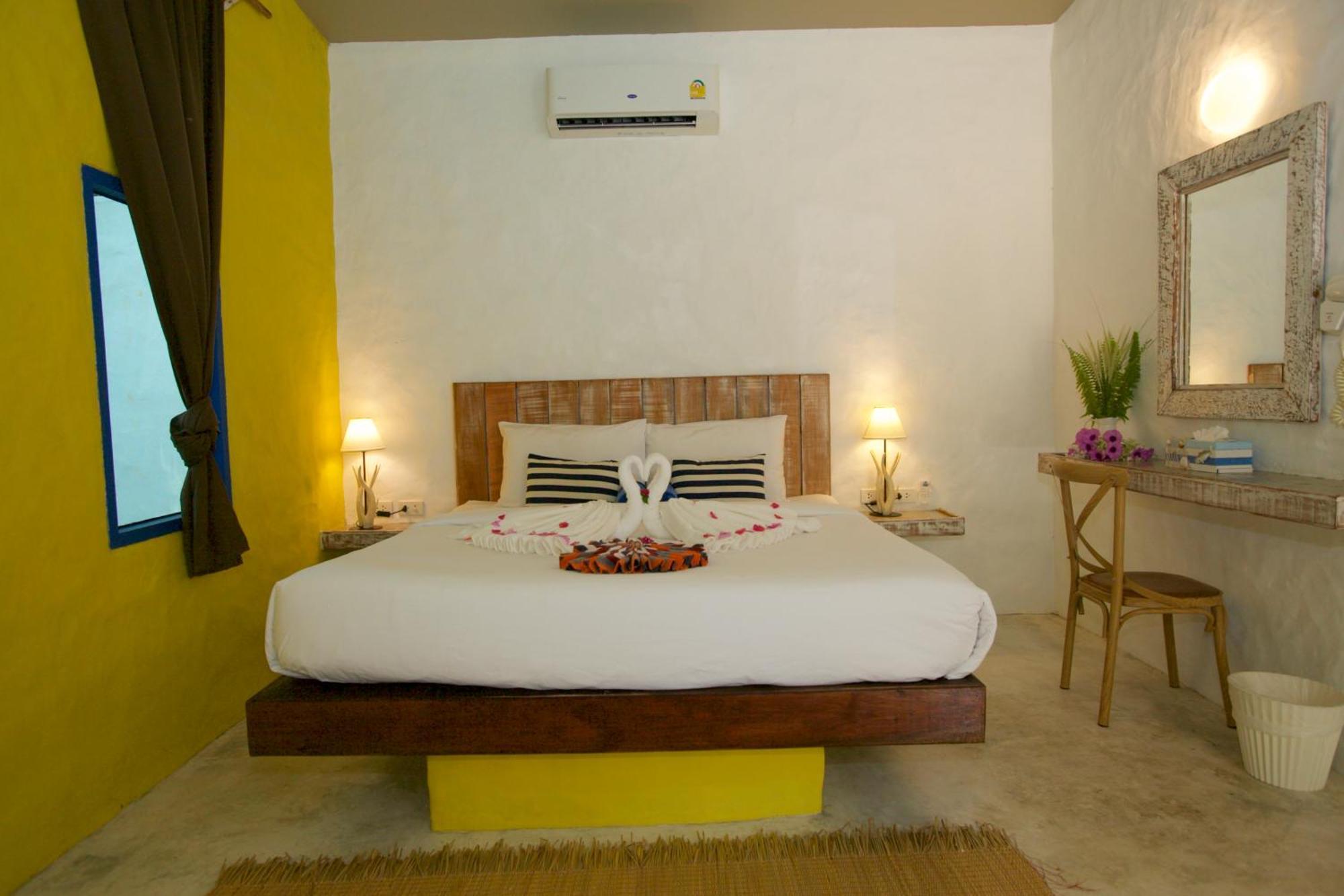 Lime & Soda Beachfront Resort Thong Sala