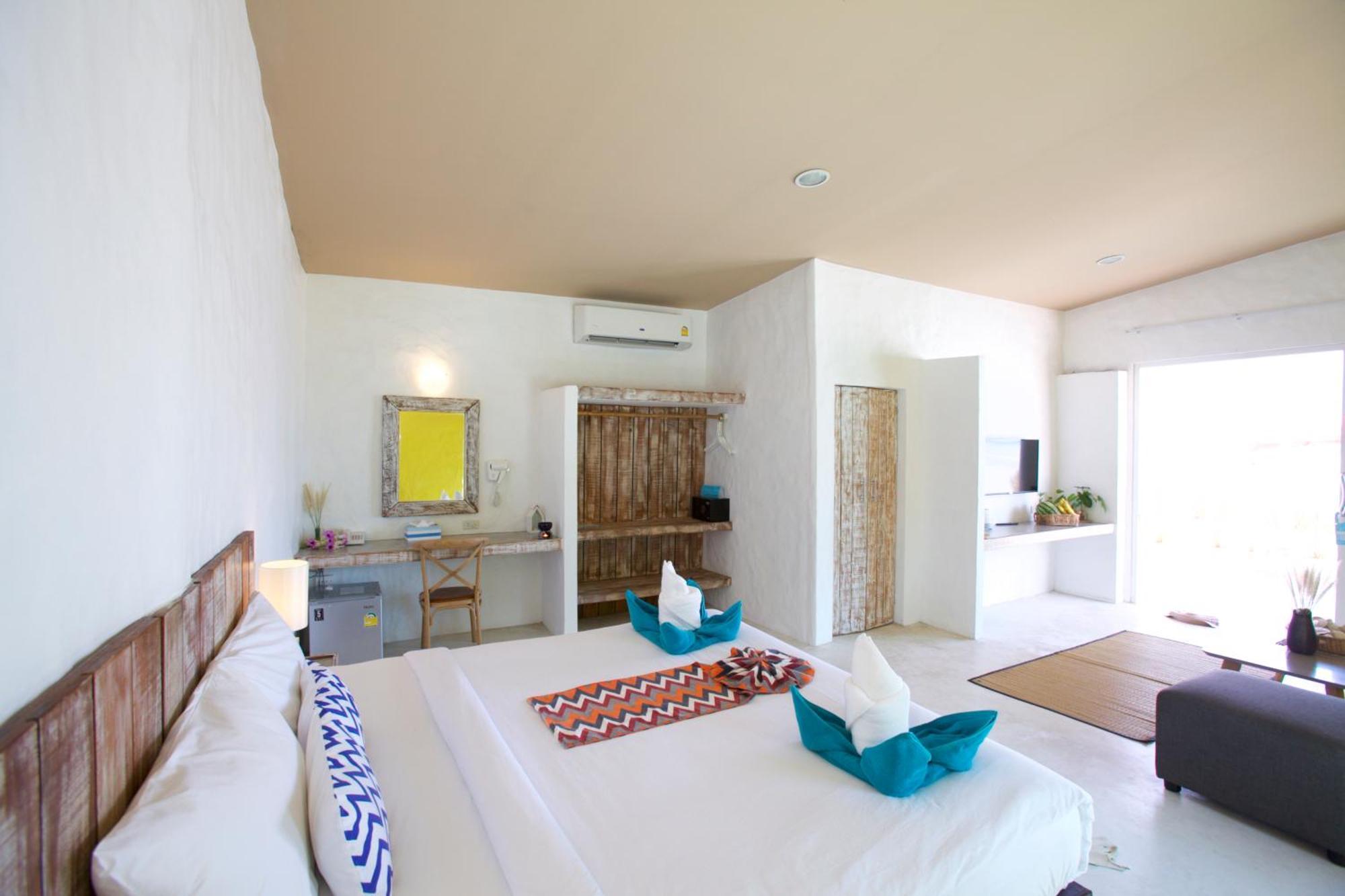 Lime & Soda Beachfront Resort 3*