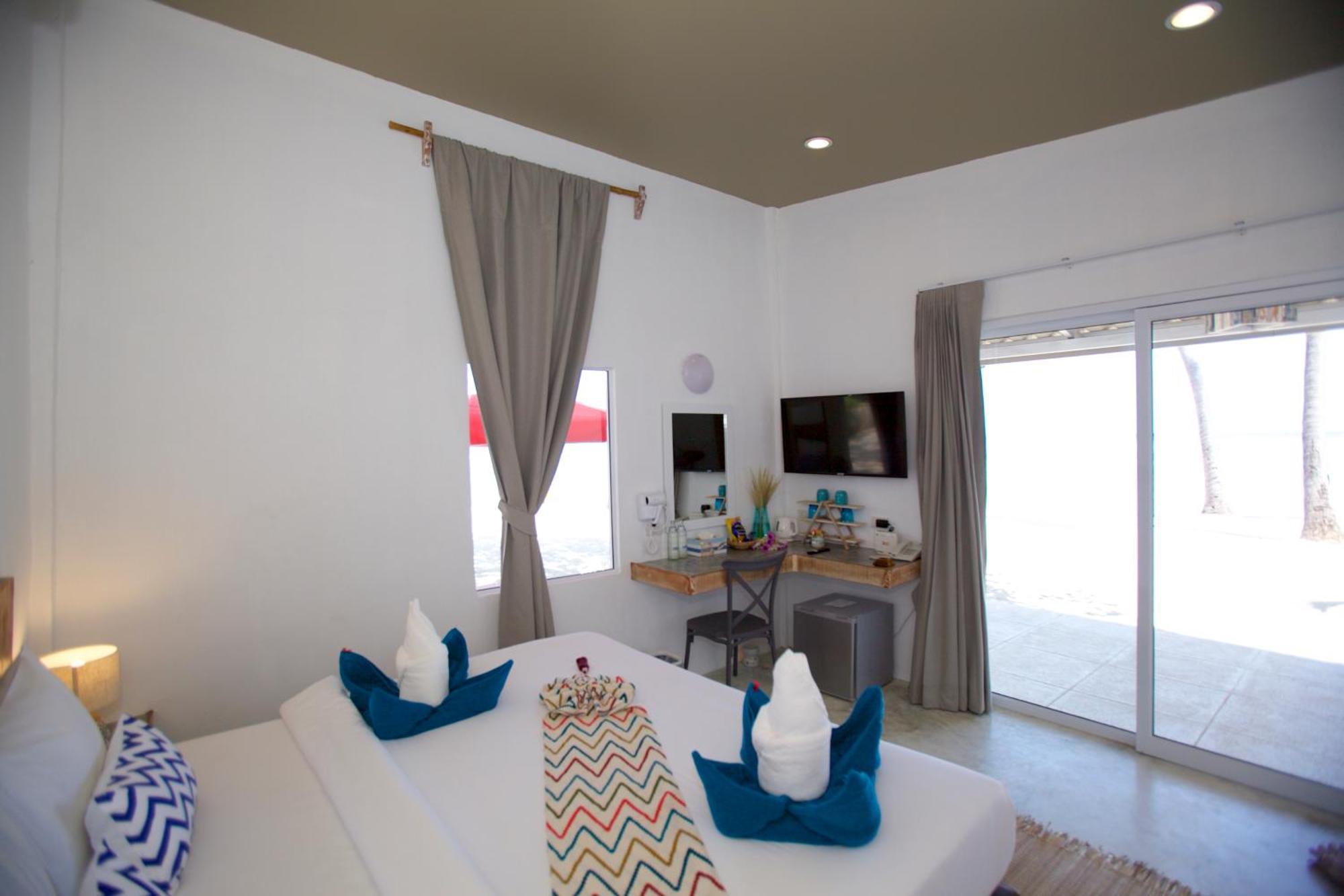 Lime & Soda Beachfront Resort 3*